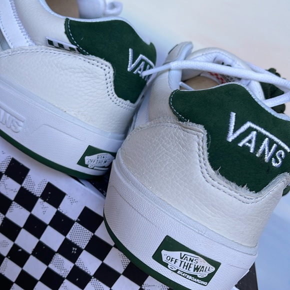 Vans Men’s Wayvee
White/Green
VN0A5JIAWGR
Sneakers - Picture 15 of 16